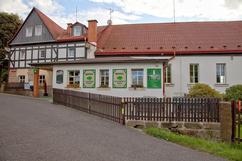 Hotel U Zeleneho Stromu - Zum Gruenen Baum Hrensko Exterior photo