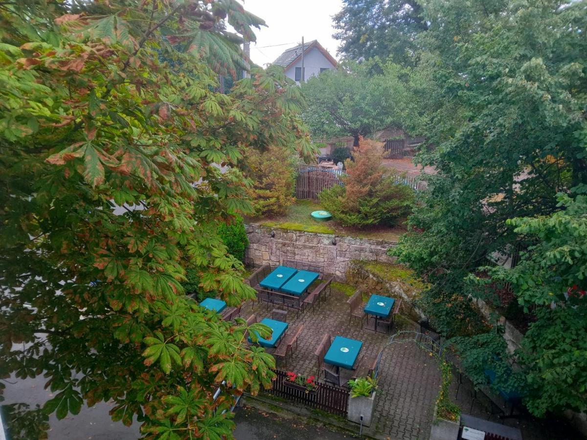 Hotel U Zeleneho Stromu - Zum Gruenen Baum Hrensko Exterior photo